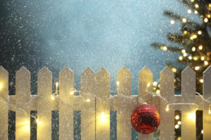It’s time to decorate your fence for the winter holidays!