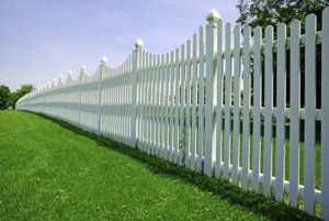 white vinyl fence