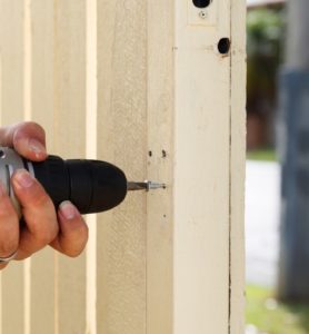 installing a fence during winter